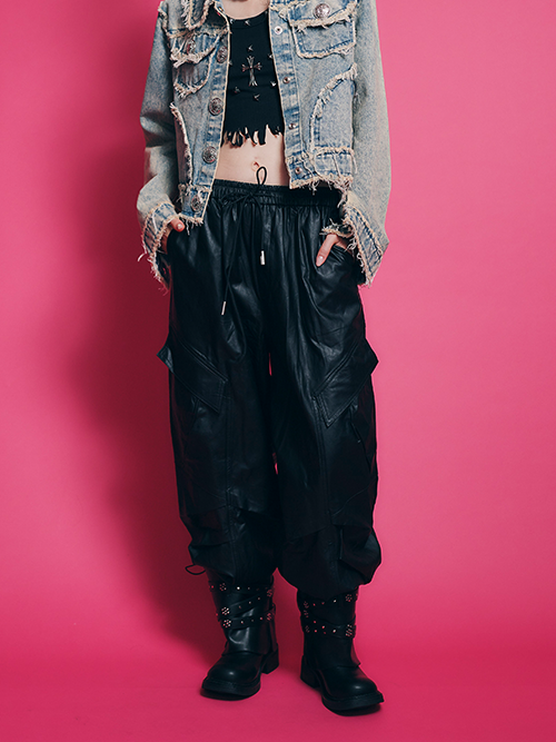 フェイクレザーカーゴパンツ – VAYRELL