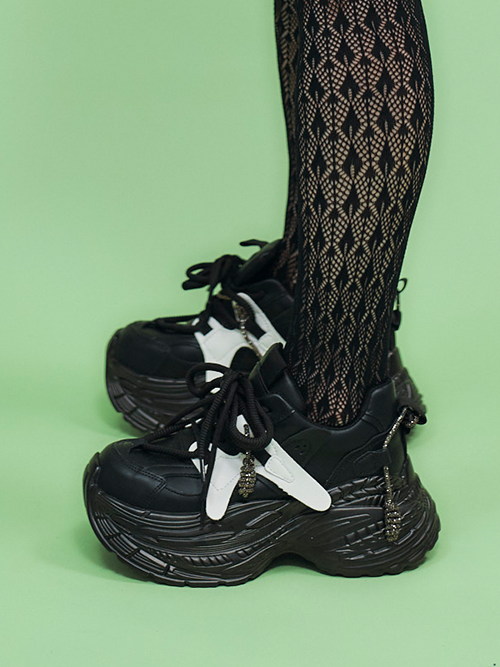 BLACK MILKスニーカー